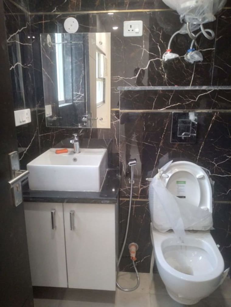 Bathroom, hauz khas 3 Bedroom 136 Sq.Yd. Builder Floor In Hauz Khas Delhi 10338470