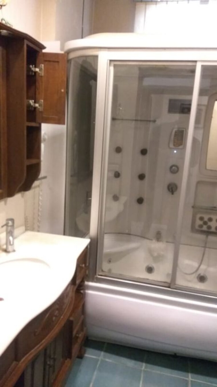 Bathroom, greater kailash 1 Bedroom 700 Sq.Ft. Builder Floor In Greater Kailash Delhi 10338474