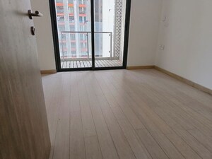 Room in 2 BHK Apartment at Lodha Altia, Wadala – for Rent