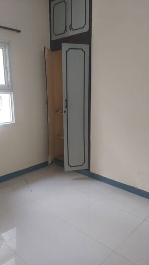 Room in 2.5 BHK Apartment at Mayur Vihar – for Sale