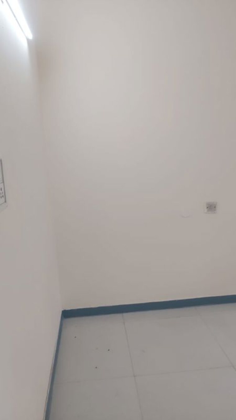 Room, mayur vihar 2.5 Bedroom 980 Sq.Ft. Apartment In Mayur Vihar Delhi 10338543