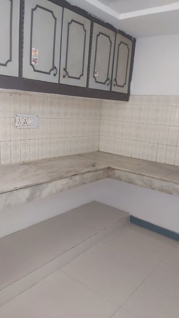 Kitchen, mayur vihar 2.5 Bedroom 980 Sq.Ft. Apartment In Mayur Vihar Delhi 10338543
