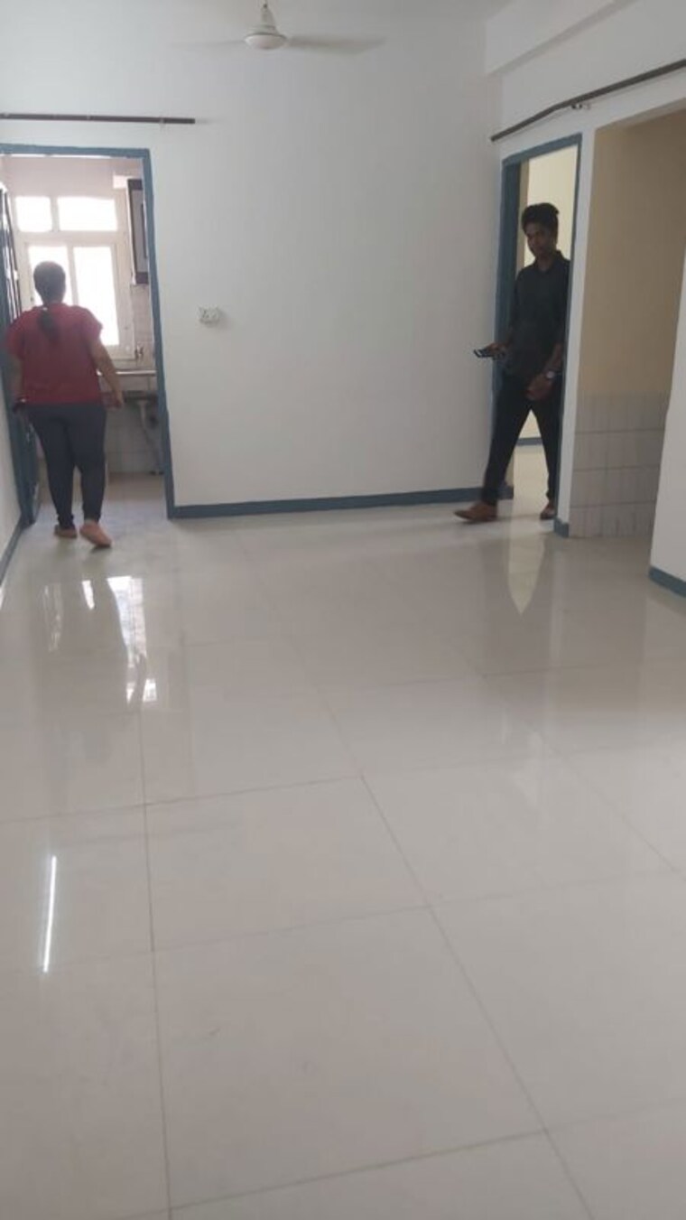 Room, mayur vihar 2.5 Bedroom 980 Sq.Ft. Apartment In Mayur Vihar Delhi 10338543