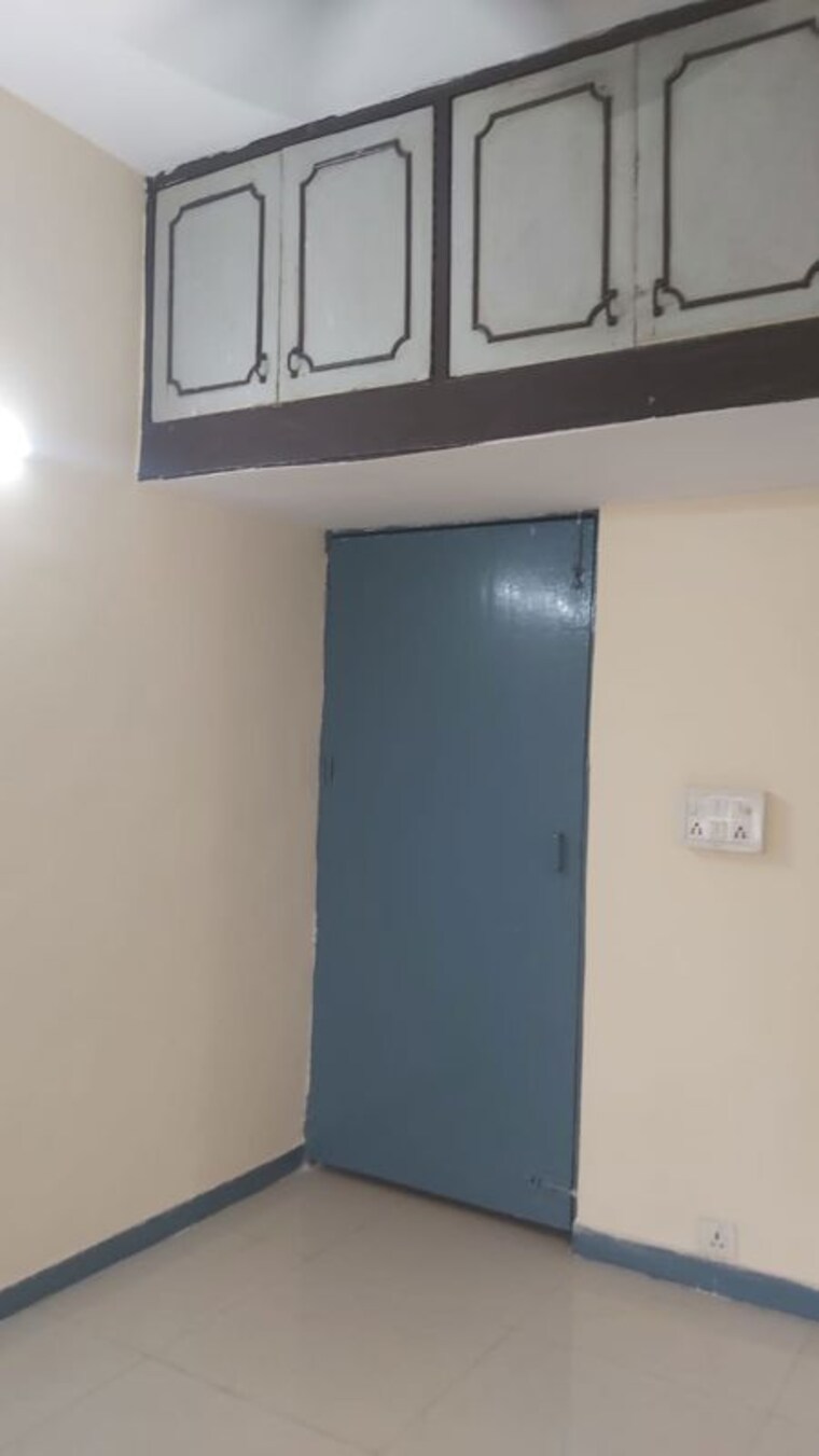 Room, mayur vihar 2.5 Bedroom 980 Sq.Ft. Apartment In Mayur Vihar Delhi 10338543