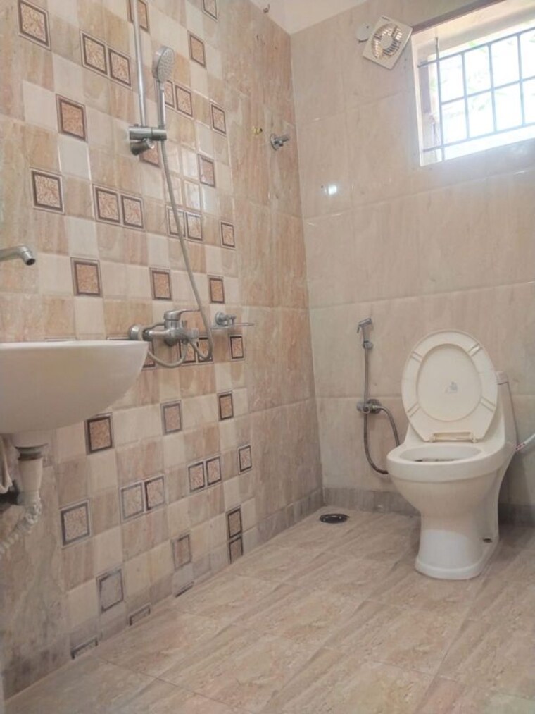 Bathroom, mc-sarovar 2 Bedroom 1142 Sq.Ft. Apartment In Kr Puram Bangalore 9955172
