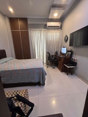 Bedroom in 3 BHK Builder Floor at Vipul World Floors, Sector 48 – for Sale