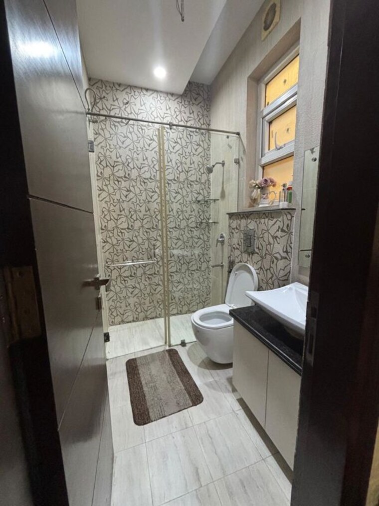 Bathroom, vipul-world-floors 3 Bedroom 240 Sq.Yd. Builder Floor In Sector 48 Gurgaon 10338665