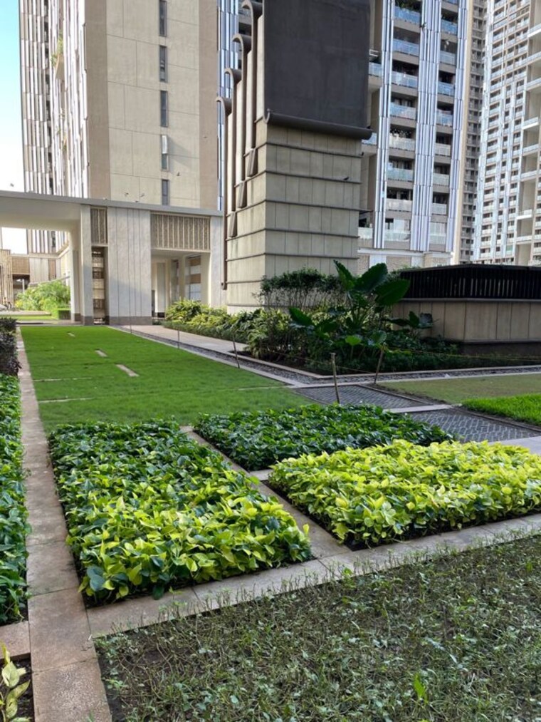 Garden, lodha-elisium 3 Bedroom 1100 Sq.Ft. Apartment In Wadala Mumbai 10338658