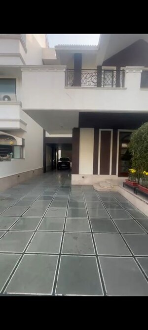 Balcony in 6+ BHK Villa at Civil Lines – for Sale