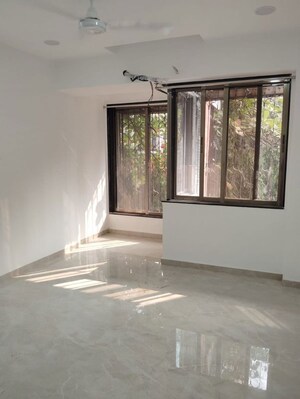 Room in 2 BHK Apartment at Khar West – for Rent