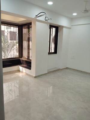 Room in 2 BHK Apartment at Khar West – for Rent