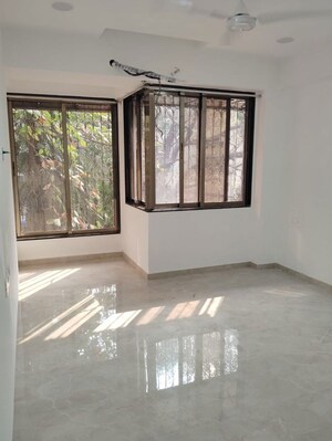 Room in 2 BHK Apartment at Khar West – for Rent