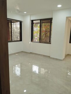 2 BHK + Pooja Room Apartment For Rent in Khar West