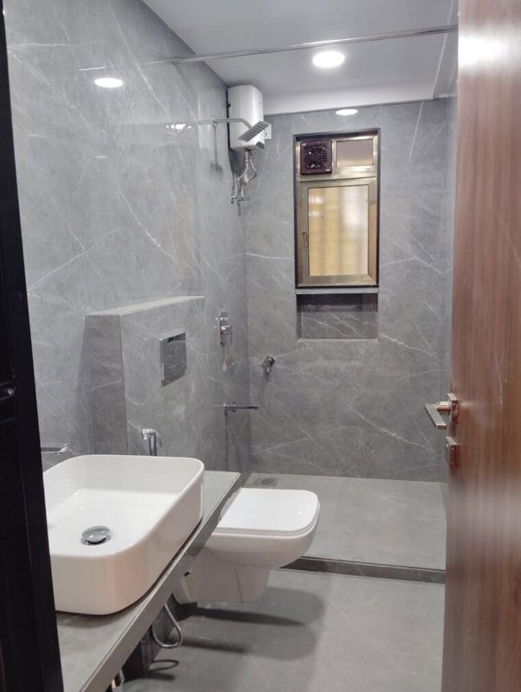 Bathroom, khar west 2 Bedroom 700 Sq.Ft. Apartment In Khar West Mumbai 10338698