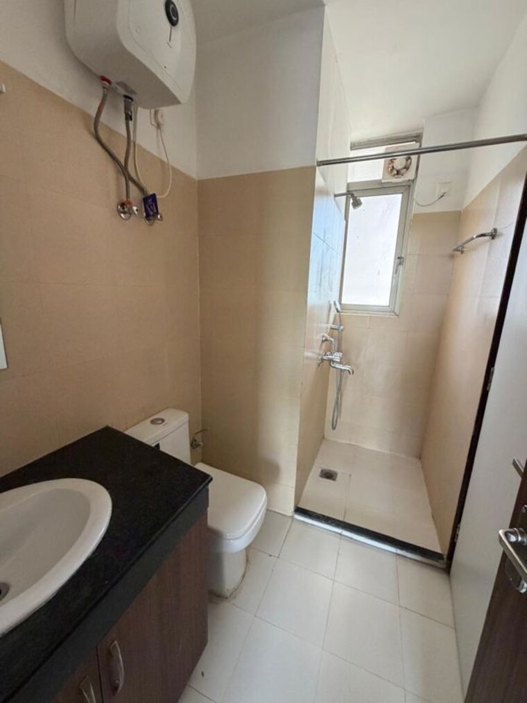 Bathroom, pioneer-park-phase-1 3 Bedroom 2060 Sq.Ft. Apartment In Sector 61 Gurgaon 10338762