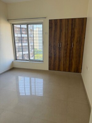 Room in 3 BHK Apartment at Kalpataru Hills Phase II, Manpada – for Rent