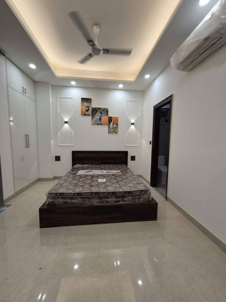 Bedroom, freedom fighters enclave 2 Bedroom 1000 Sq.Ft. Apartment In Freedom Fighters Enclave Delhi 10338778
