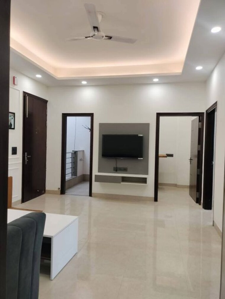 Room, freedom fighters enclave 2 Bedroom 1000 Sq.Ft. Apartment In Freedom Fighters Enclave Delhi 10338778