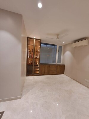 Room in 4 BHK Apartment at Greater Kailash ii – for Sale