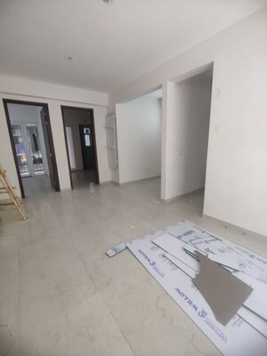 Room in 2.5 BHK Builder Floor at Smart World Gems, Sector 89 – for Rent