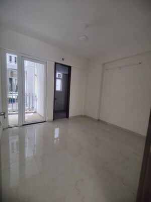 Room in 2.5 BHK Builder Floor at Smart World Gems, Sector 89 – for Rent