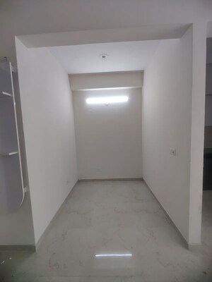 Room in 2.5 BHK Builder Floor at Smart World Gems, Sector 89 – for Rent