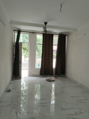 Room in 3 BHK Builder Floor at Sarita Vihar – for Rent