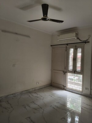 Room in 3 BHK Builder Floor at Sarita Vihar – for Rent
