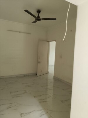 Room in 3 BHK Builder Floor at Sarita Vihar – for Rent