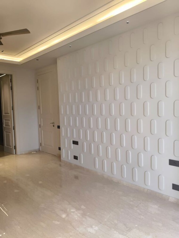 Bathroom, kailash colony 4 Bedroom 5000 Sq.Ft. Apartment In Kailash Colony Delhi 10338844