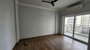 Room in 3 BHK Apartment at Central Park Flower Valley Aqua Front Towers, Sohna Sector 33 – for Rent