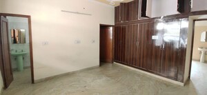 Room in 6 BHK Independent House at Sector 21 – for Rent