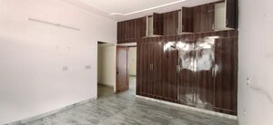 Room in 6 BHK Independent House at Sector 21 – for Rent