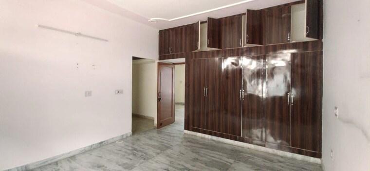 Room, sector 21 6 Bedroom 3500 Sq.Ft. Independent House In Sector 21 Panchkula 10338833