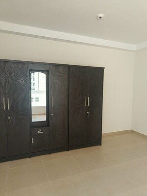 Room in 3.5 BHK Apartment at Bhartiya Nikoo Homes, Thanisandra Main Road – for Rent