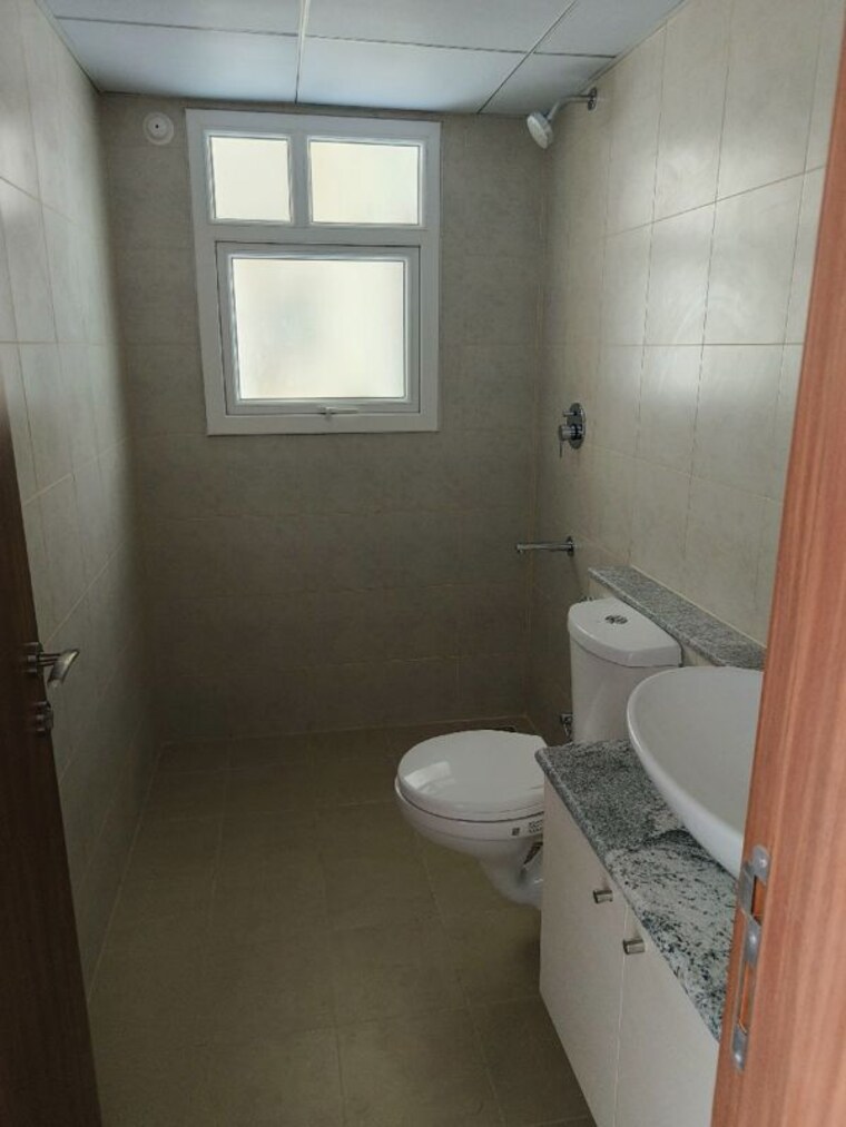 Bathroom, bhartiya-nikoo-homes 3.5 Bedroom 1955 Sq.Ft. Apartment In Thanisandra Main Road Bangalore 10338852
