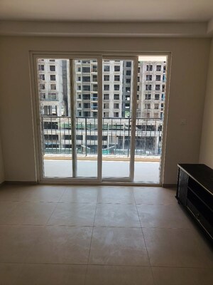 Room in 3.5 BHK Apartment at Bhartiya Nikoo Homes, Thanisandra Main Road – for Rent