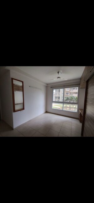 Room in 3.5 BHK Apartment at Bhartiya Nikoo Homes, Thanisandra Main Road – for Rent