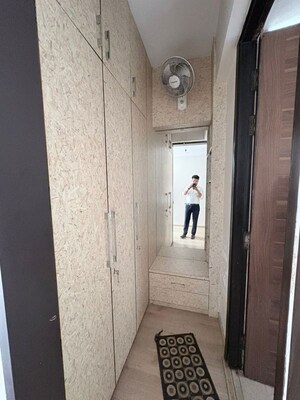 Bathroom in 3.5 BHK Apartment at Shalimar Oneworld Vista, Gomti Nagar – for Rent