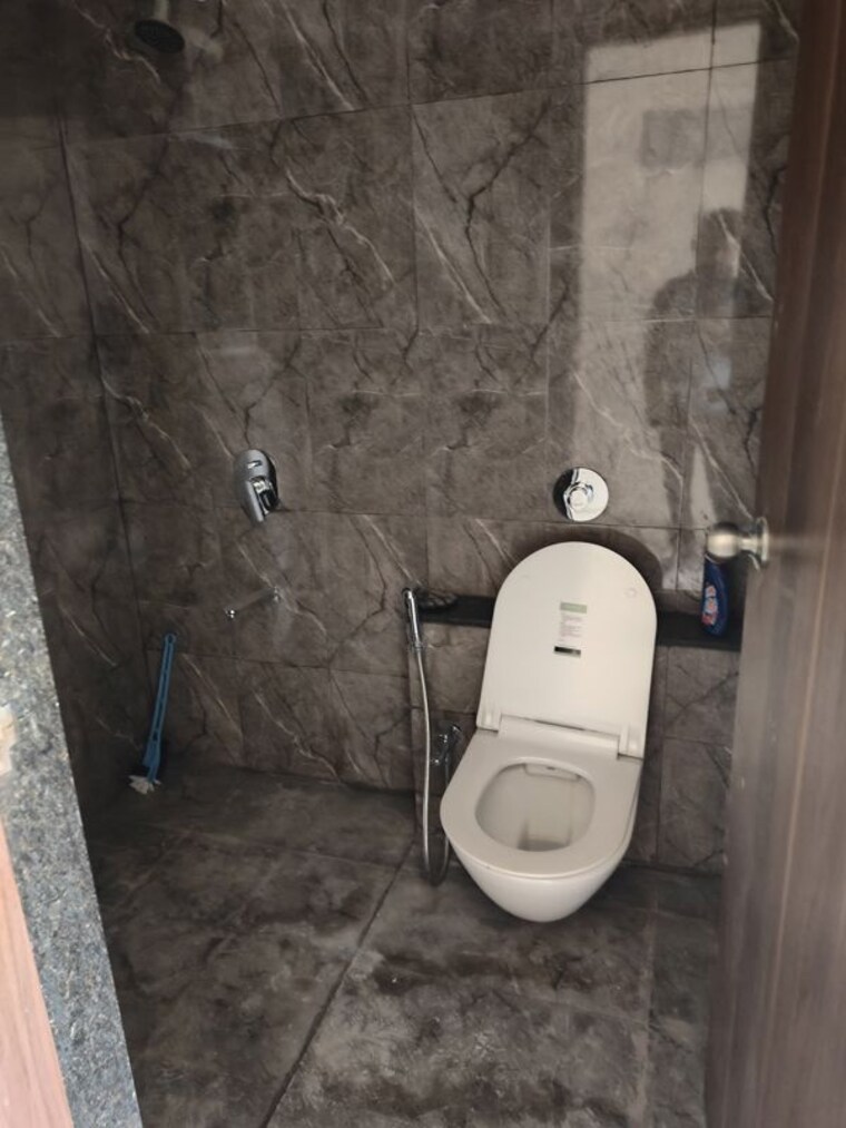 Bathroom, mantra-monarch 3 Bedroom 1500 Sq.Ft. Apartment In Balewadi Pune 10338912