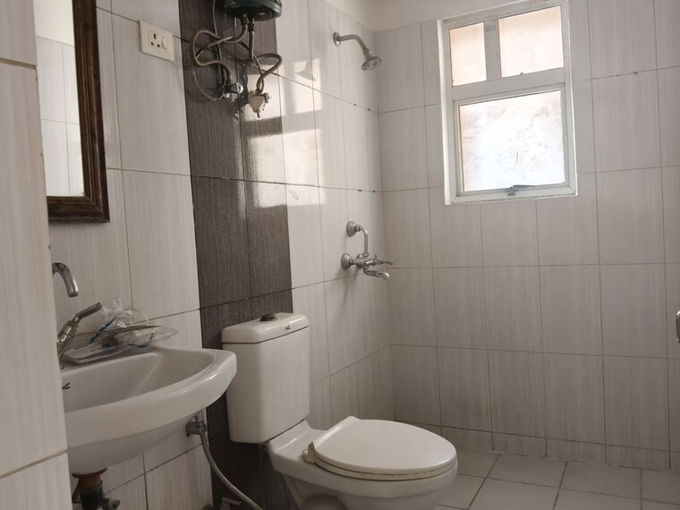 Bathroom, landcraft-golf-links 2.5 Bedroom 1470 Sq.Ft. Apartment In Pandav Nagar Ghaziabad 10338943