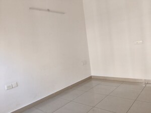 Room in 2.5 BHK Apartment at Landcraft Golf Links, Pandav Nagar – for Rent