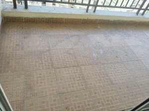 Room in 2.5 BHK Apartment at Landcraft Golf Links, Pandav Nagar – for Rent