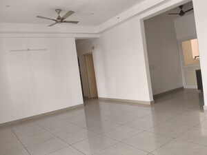 Room in 2.5 BHK Apartment at Landcraft Golf Links, Pandav Nagar – for Rent