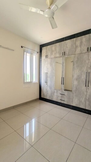 Room in 2 BHK Apartment at Prestige Ferns Residency, Harlur – for Sale