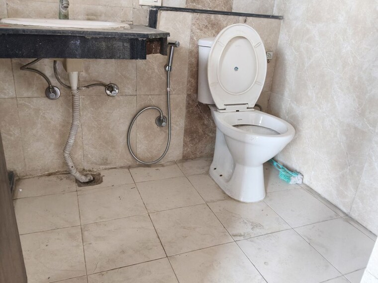 Bathroom, land-craft-golf-links-apartment-phase-2 2 Bedroom 1135 Sq.Ft. Apartment In Pandav Nagar Ghaziabad 10338954