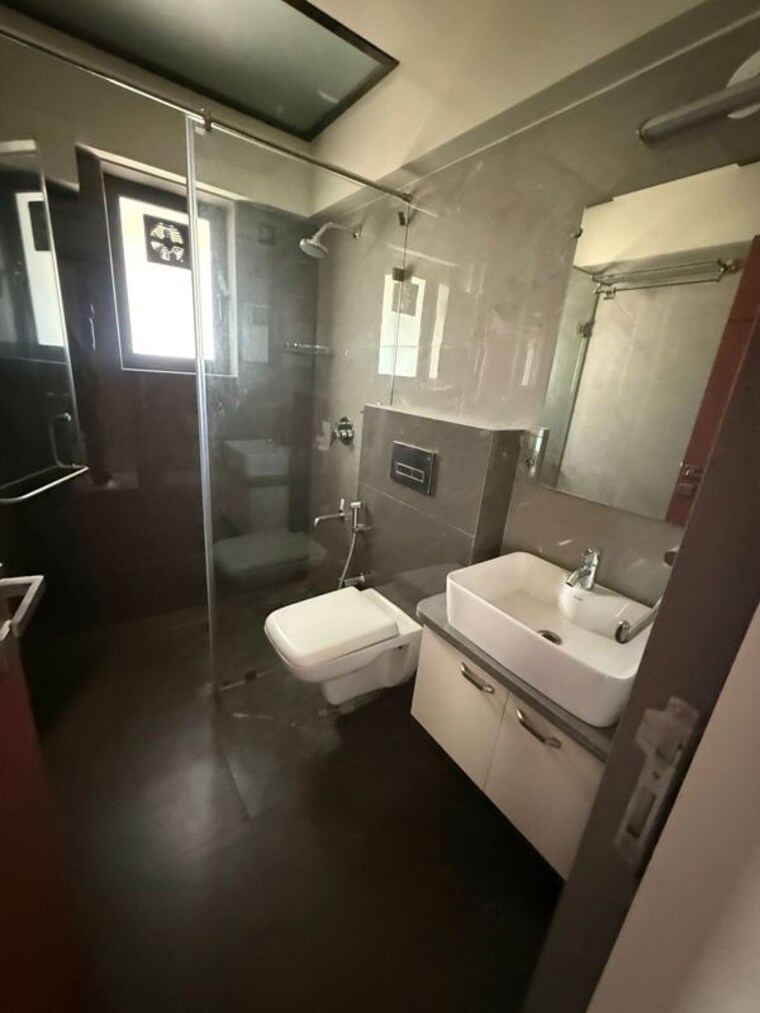 Attached Bathroom, khar west 3 Bedroom 1100 Sq.Ft. Apartment In Khar West Mumbai 10338960