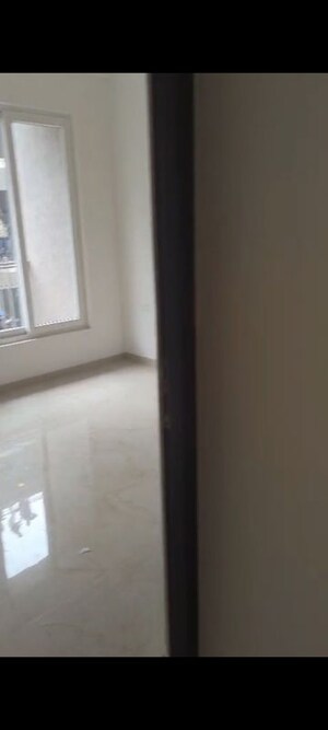 Room in 2.5 BHK Apartment at Smart World Orchard, Sector 61 – for Sale