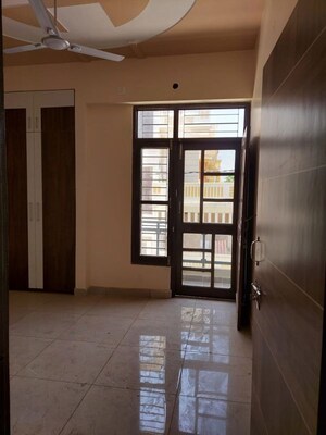 Room in 3 BHK Builder Floor at Mehuwala – for Rent