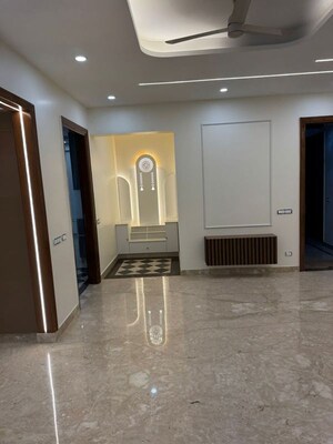 Room in 4 BHK Builder Floor at Palam Vihar Residents Association, Palam Vihar – for Sale